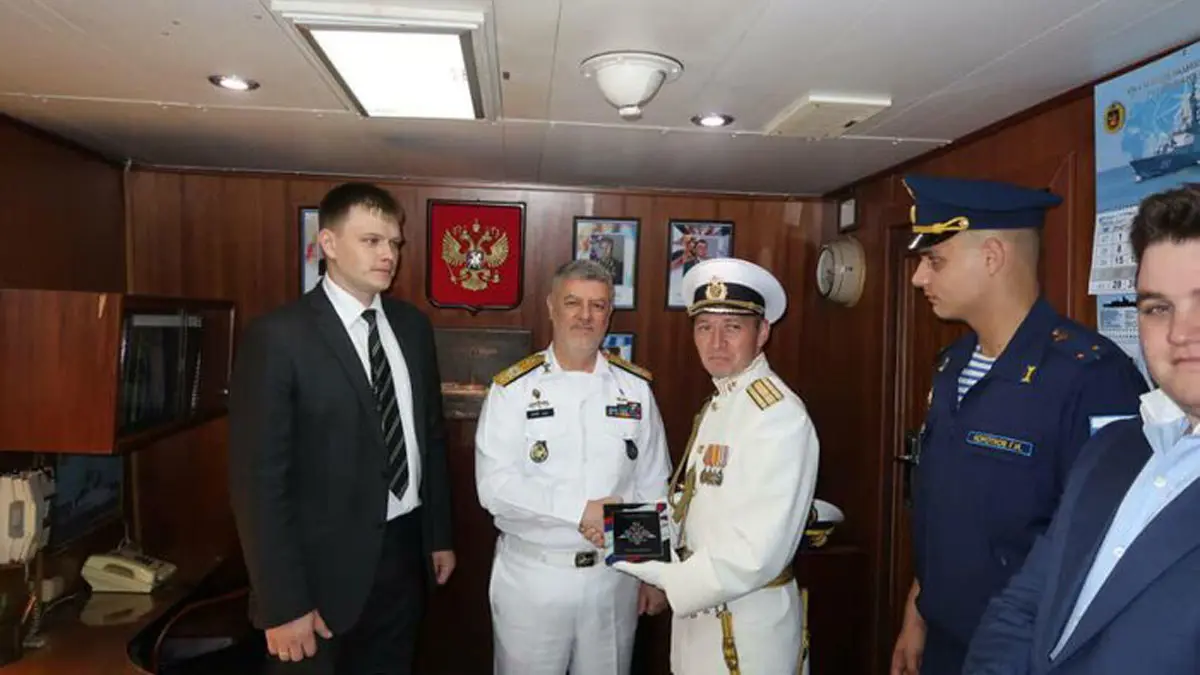 إيران وروسيا تجريان مناورات عسكرية مشتركة في مضيق هرمز نهاية العام