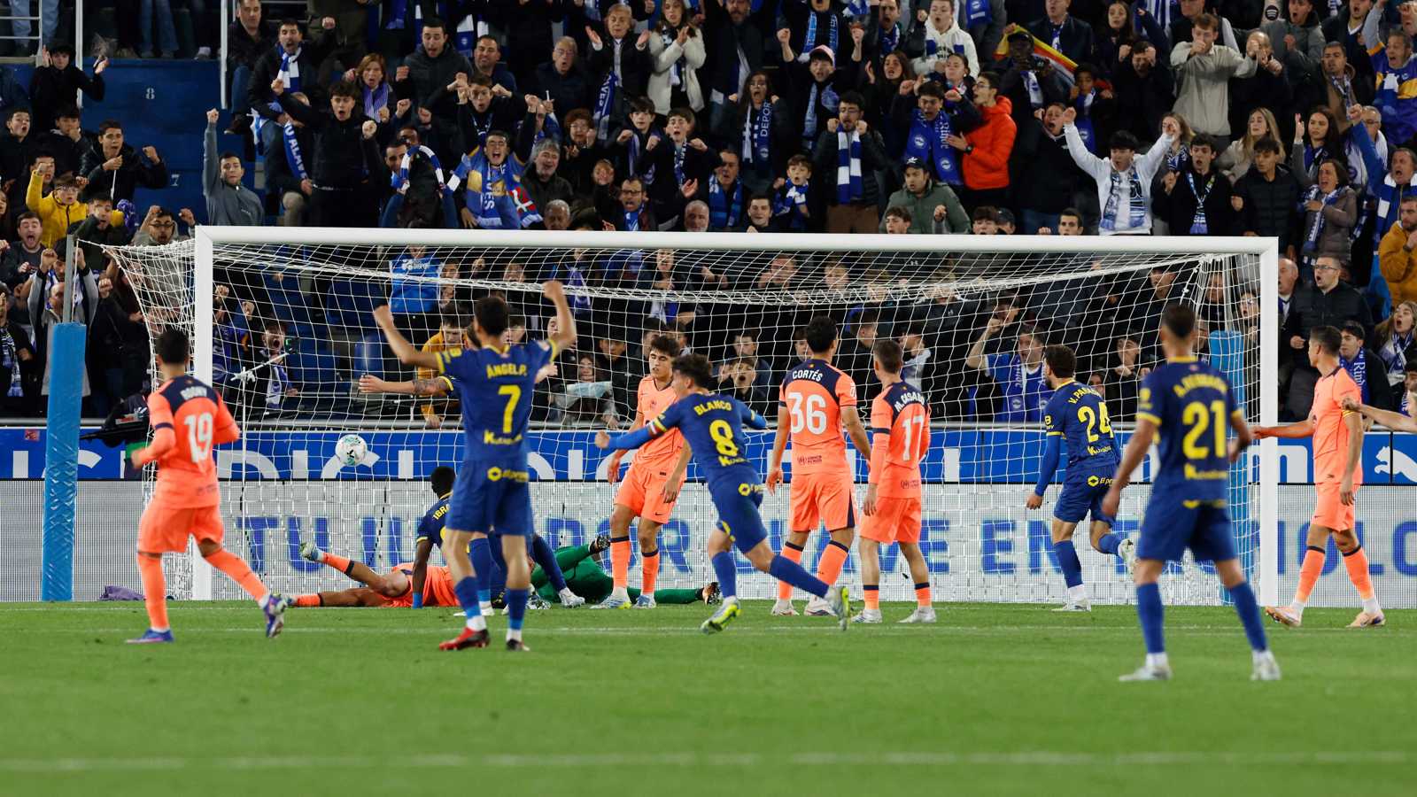 ترتيب الدوري الإسباني بعد فوز ديبورتيفو ألافيس على برشلونة 