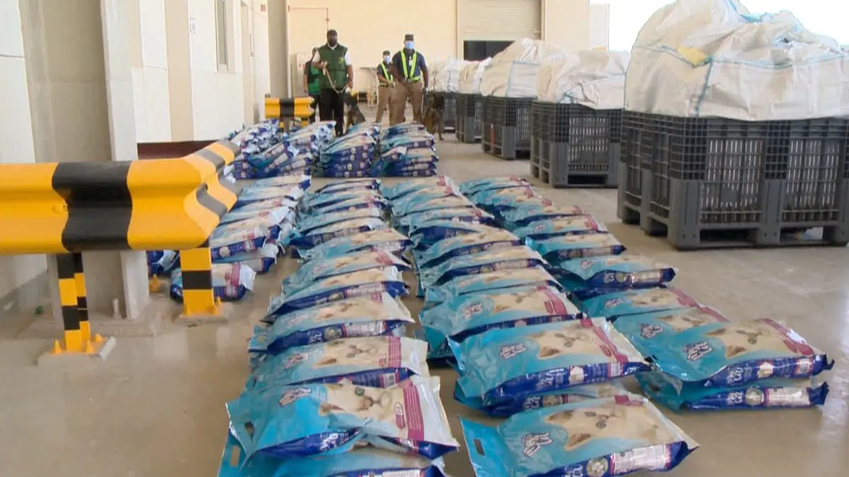 شرطة أبوظبي تحبط تهريب 1.5 طن من مخدر الهيروين