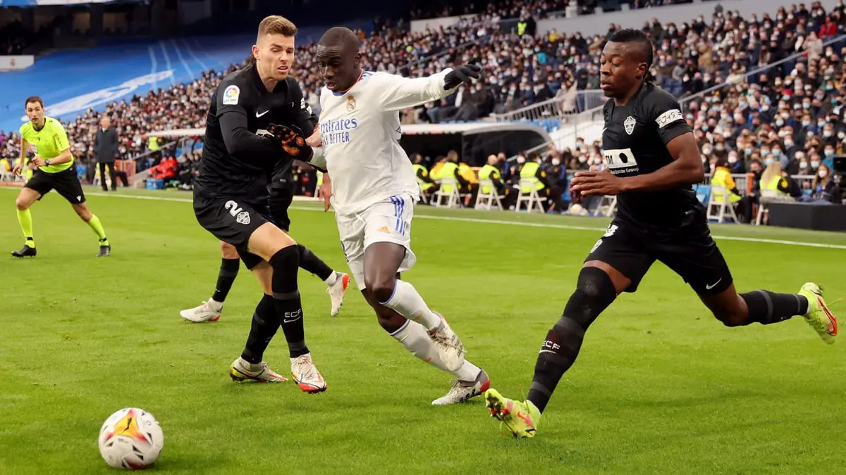 أس: شكوك حول لحاق فيرلاند ميندي بمباراة ريال مدريد وباريس سان جيرمان