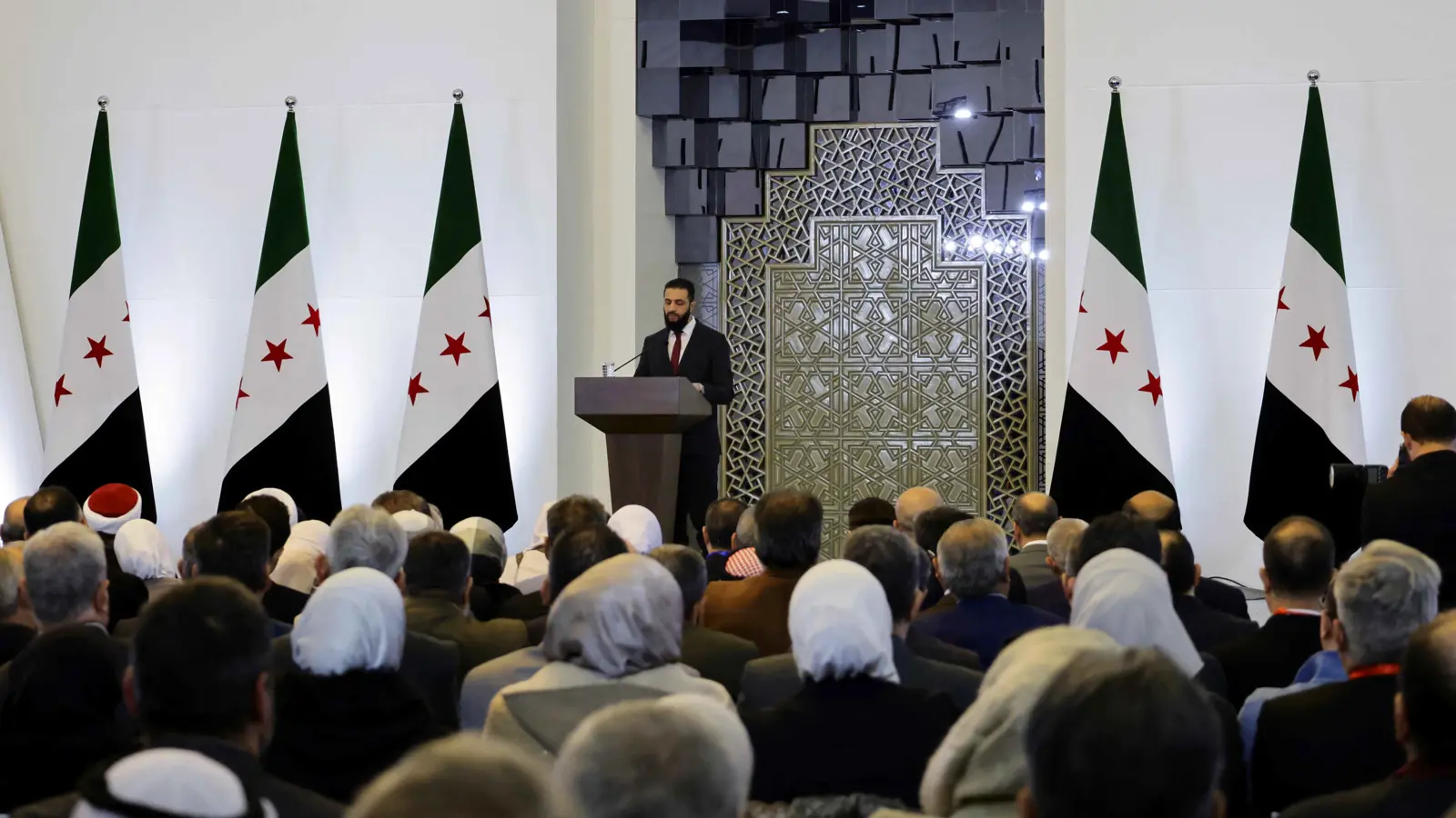 "الحوار الوطني السوري".. شكوك حول مرحلة جديدة تؤسس لـ"الانقسام"