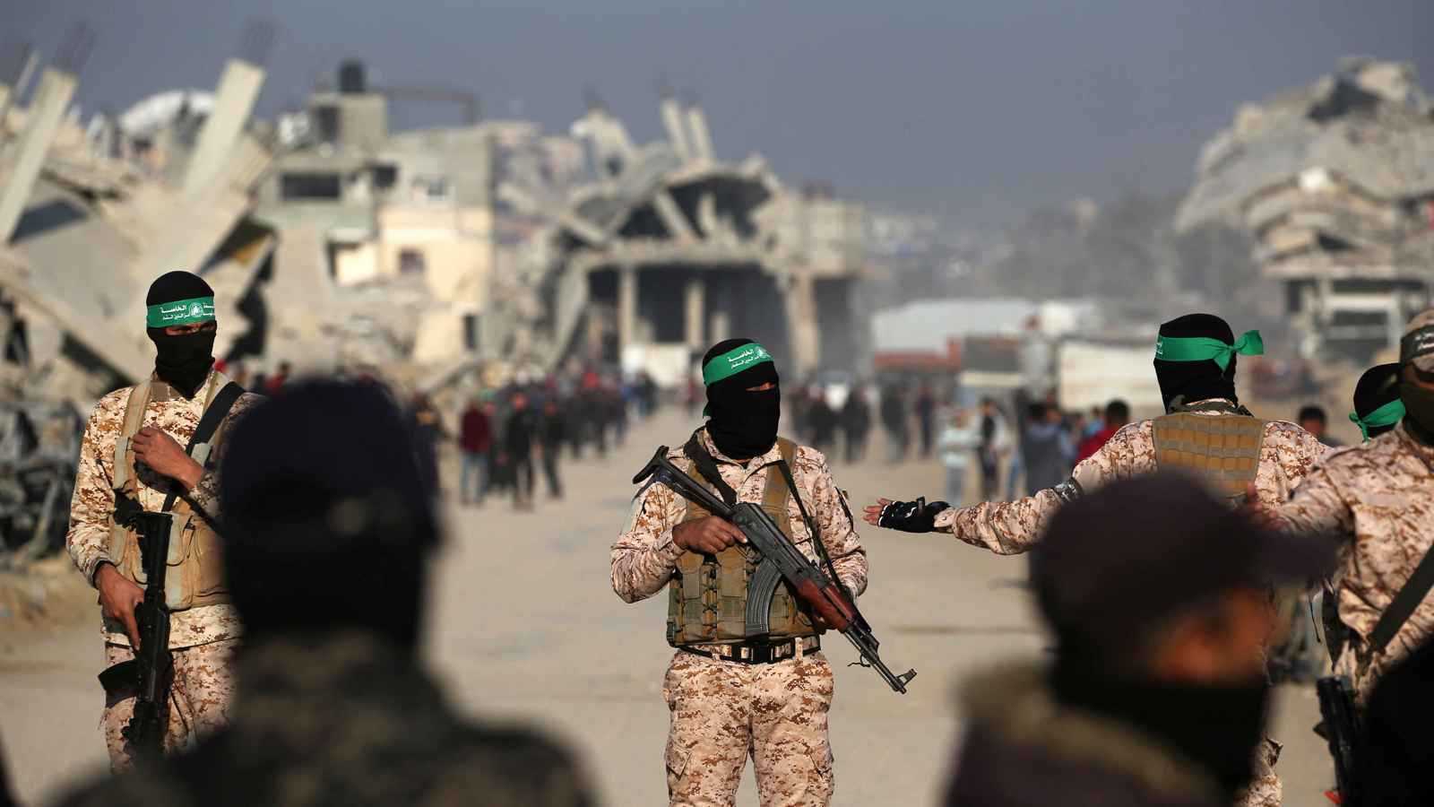 صحيفة عبرية: حماس تضع شروطًا للرحيل من غزة وتسليم السلاح فورًا