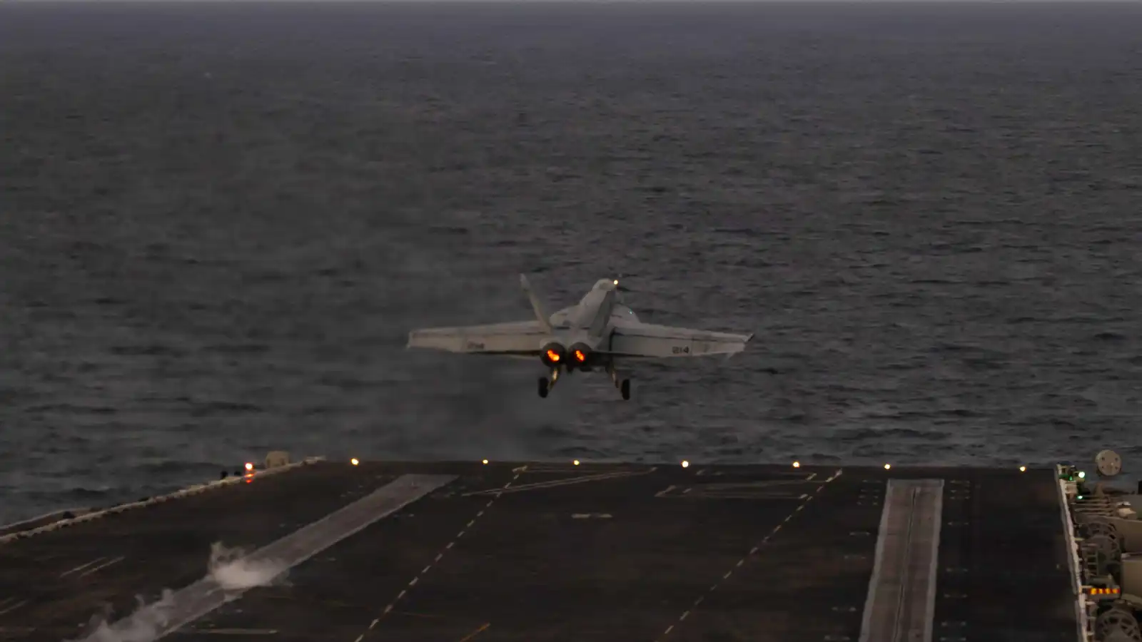 "قطط أمريكا الغاضبة" تتحرك.. هل بدأ العد التنازلي لضرب إيران؟ (فيديو إرم)