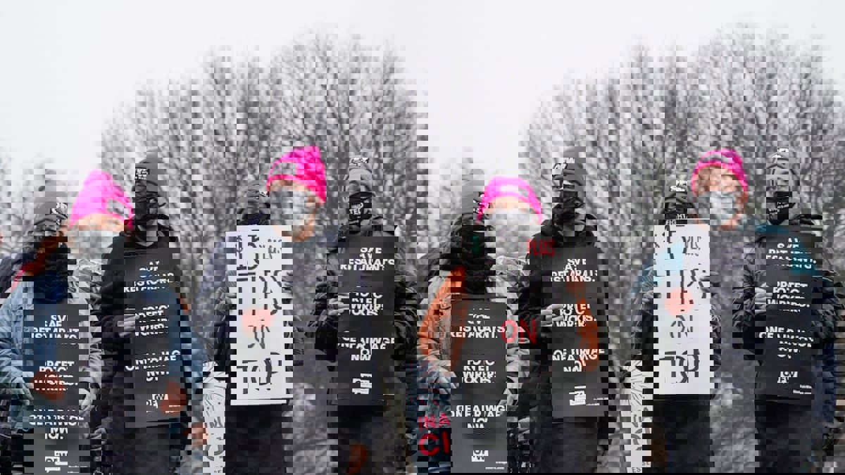 لرفعه إلى 15 دولارا بالساعة.. انطلاق معركة تشريعية حول الحد الأدنى للأجور في أمريكا