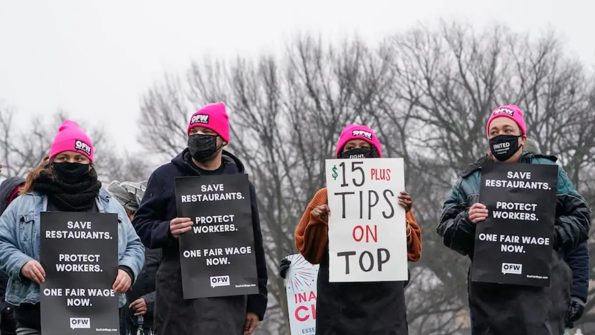 لرفعه إلى 15 دولارا بالساعة.. انطلاق معركة تشريعية حول الحد الأدنى للأجور في أمريكا