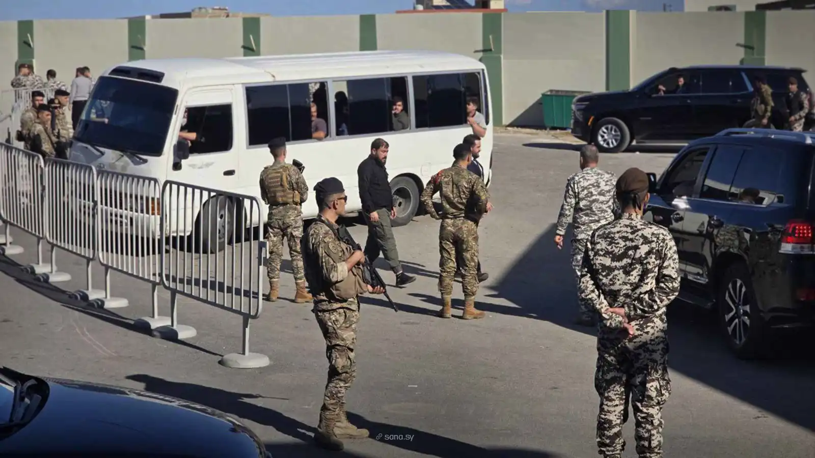 سوريا تسلم لبنان 17 شخصاً بعد ضبطهم في طرطوس