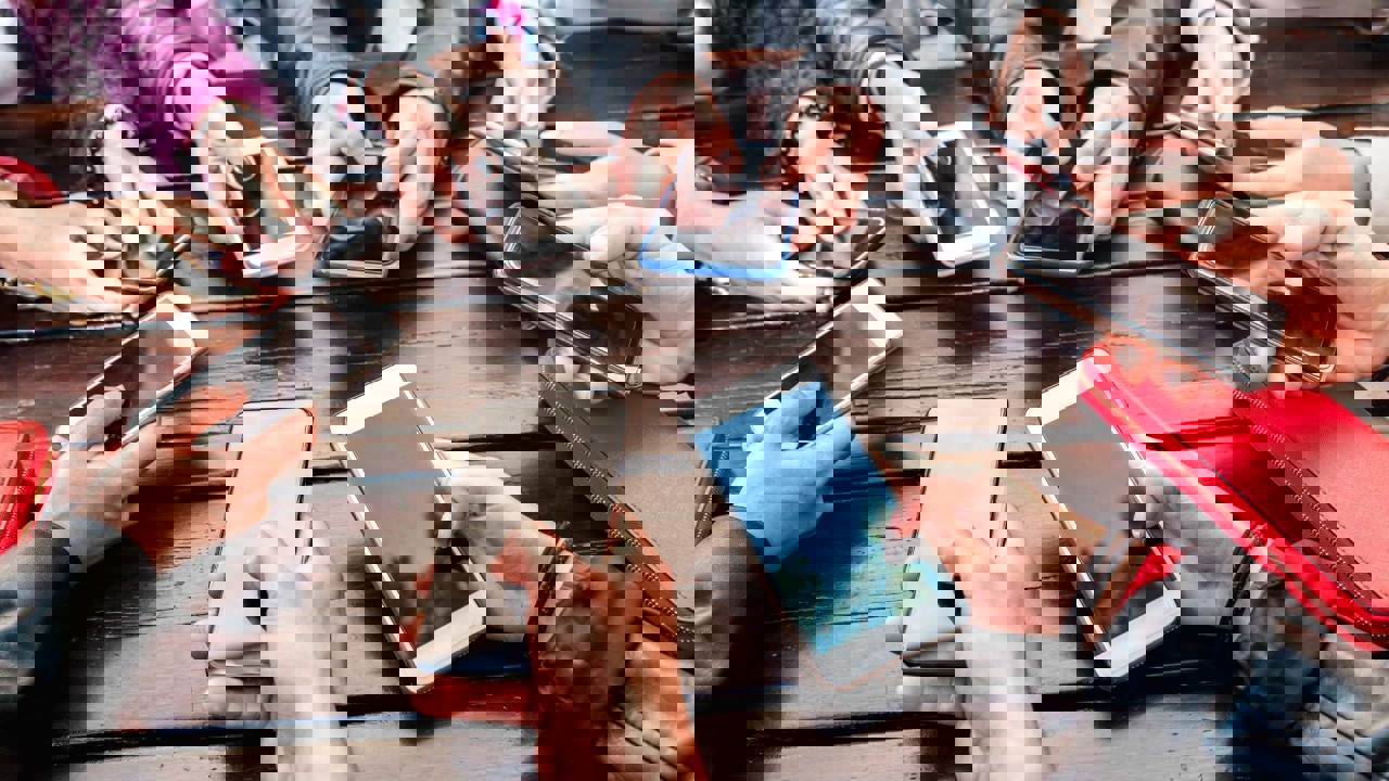 كيف تحذف جميع البيانات من هاتفك المحمول قبل بيعه؟