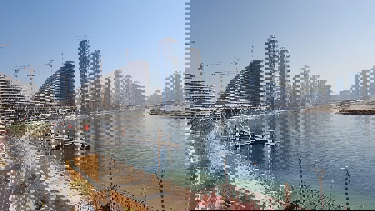 أكوا باور ومبادلة تبرمان اتفاقًا مع مرفق إماراتي بشأن محطة تحلية