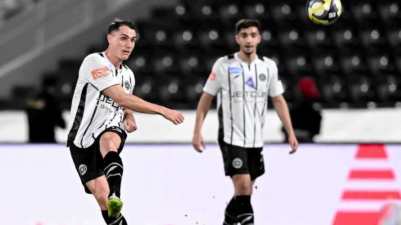 اشتباك بين نجمي الشباب في مباراة الزلفي بكأس الملك (فيديو)