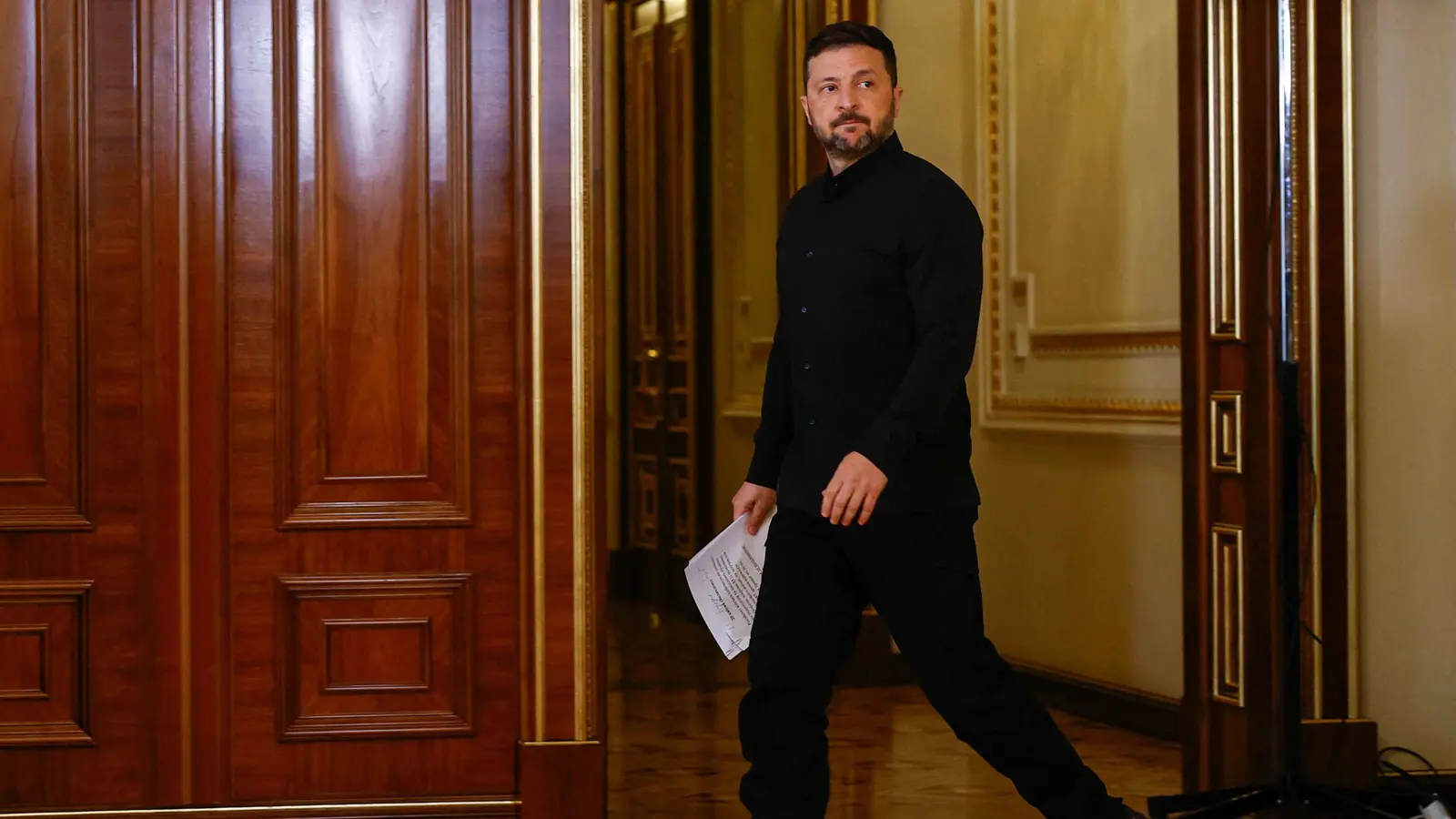 "مهزلة ومهرج".. تصريحات نارية متبادلة تنذر بانهيار مفاوضات روسيا وأوكرانيا