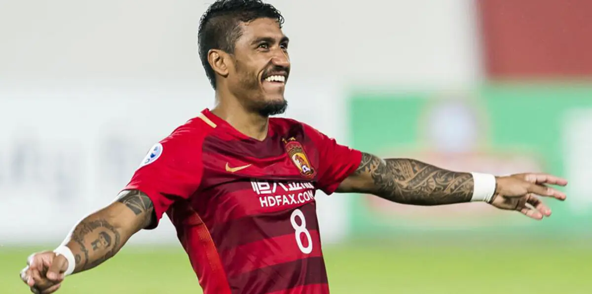 باولينيو في طريقه إلى برشلونة (صور)