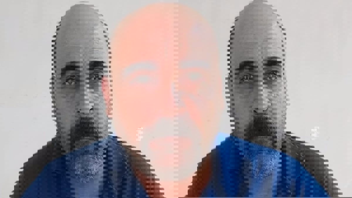 عائلة نزار بنات تُقاطع أول جلسة لمحاكمة المتهمين بقتله وتعتبرها "مسرحية هزلية"