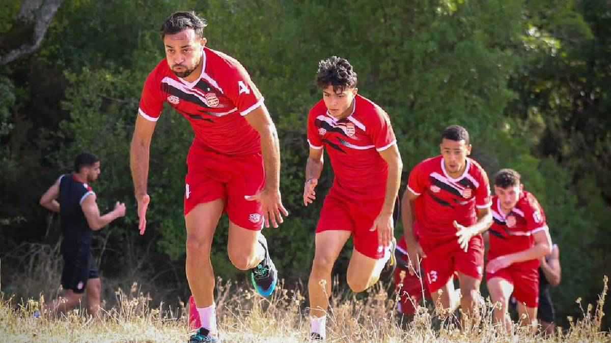 في الطرق والجبال.. فوزي البنزرتي يُخضع لاعبي الإفريقي لتدريب شاق (فيديو)