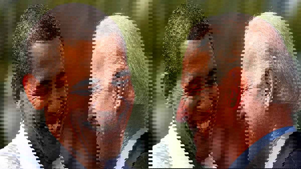 البيت الأبيض يعترف أن بايدن يتشاور بانتظام مع أوباما