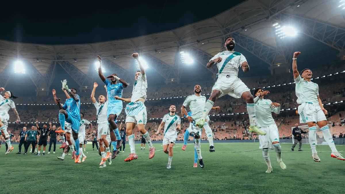 ليس رياض محرز فقط.. أكثر لاعب أبهر جمهور الأهلي السعودي أمام الاتحاد