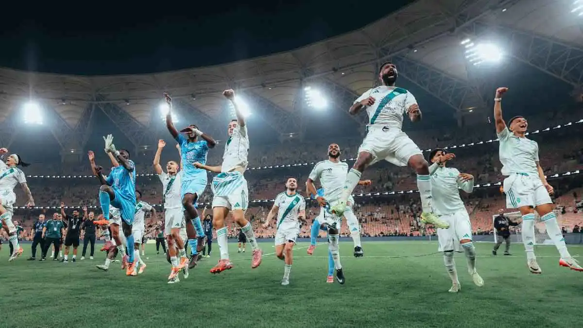 ليس رياض محرز فقط.. أكثر لاعب أبهر جمهور الأهلي السعودي أمام الاتحاد