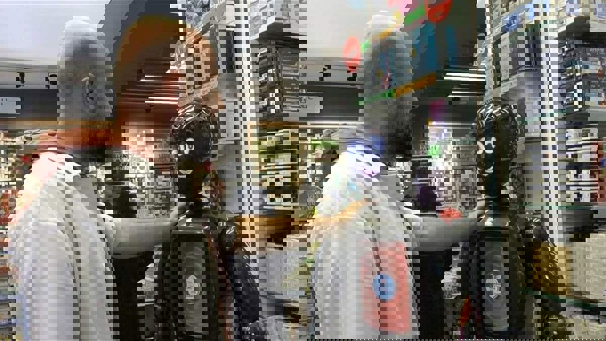 روبوت فني صيدلاني يستقطب الكثيرين من أنحاء تركيا (فيديو)