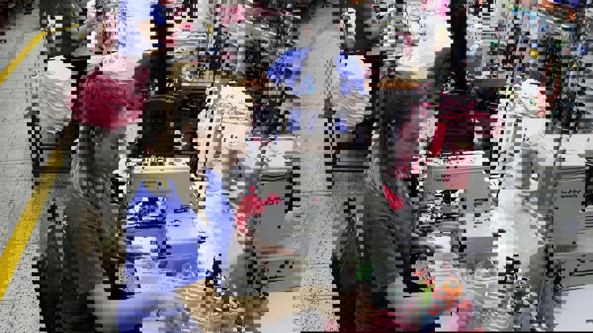 انخفاض معدلات الإنتاج في قطاعات الصناعة الكولومبية