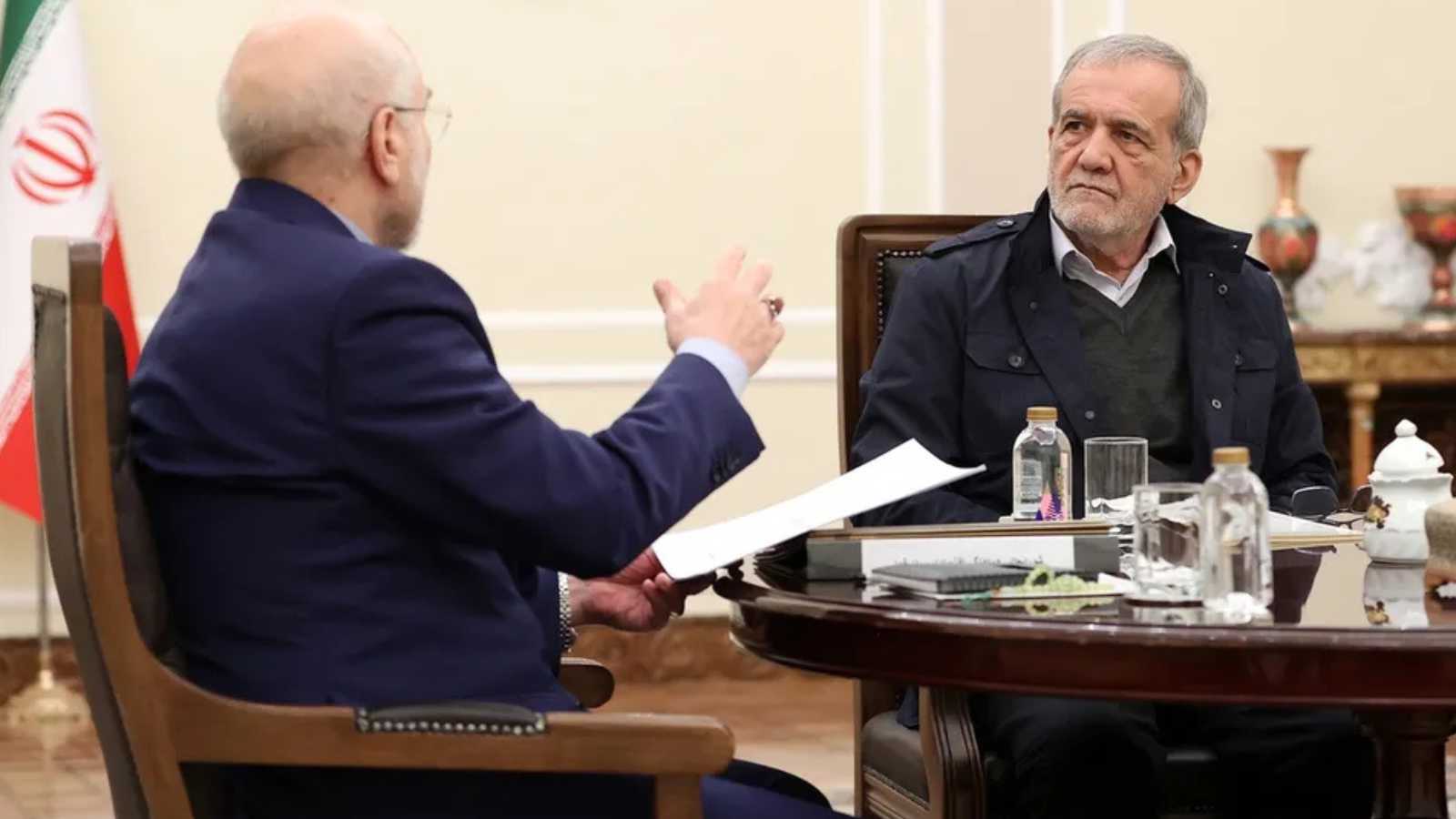 لأسباب اقتصادية.. قاليباف يلوّح بسحب الثقة من حكومة بزشكيان