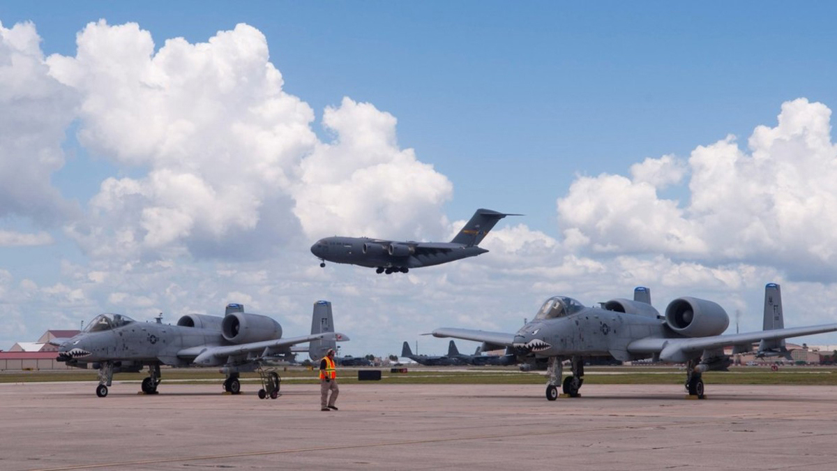 زوال الخطر بعد تهديد بوجود قنبلة بقاعدة جوية في فلوريدا