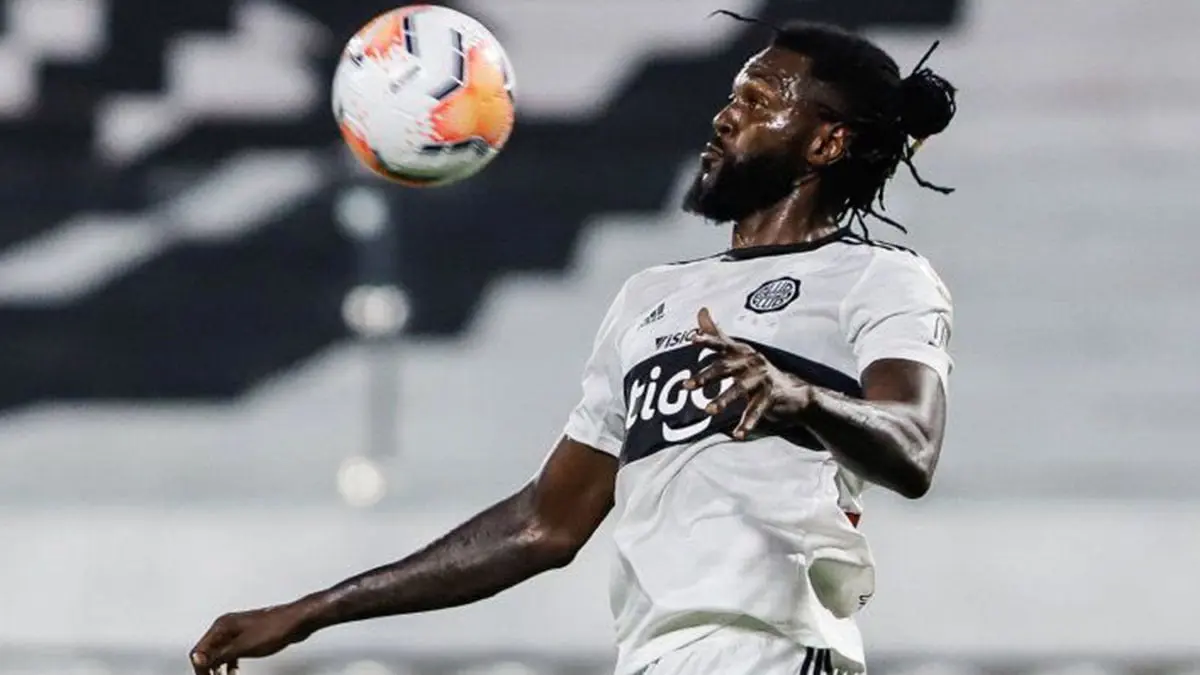 بعد أقل من 5 أشهر.. أديبايور يرحل عن ناديه الجديد في باراغواي