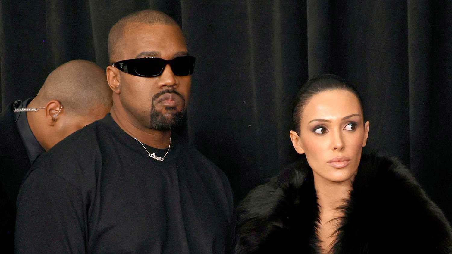 بعد إطلالتها الجريئة.. ما حقيقة طرد كانييه ويست وزوجته من "غرامي"؟