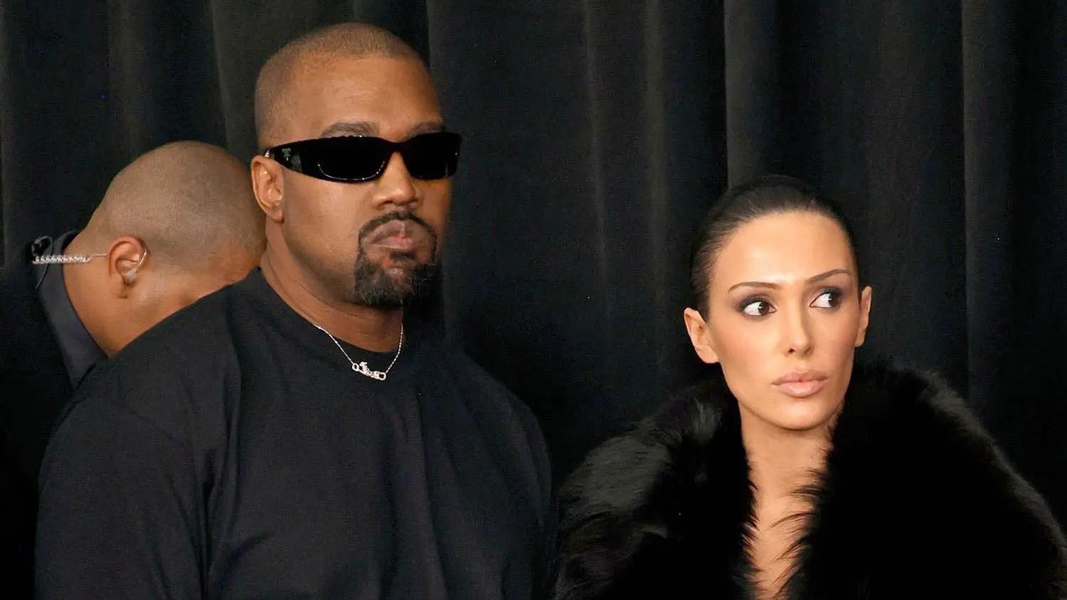 بعد إطلالتها الجريئة.. ما حقيقة طرد كانييه ويست وزوجته من "غرامي"؟