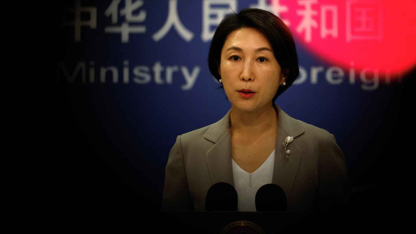 بكين تندد بإلغاء واشنطن تأشيرات طلابها