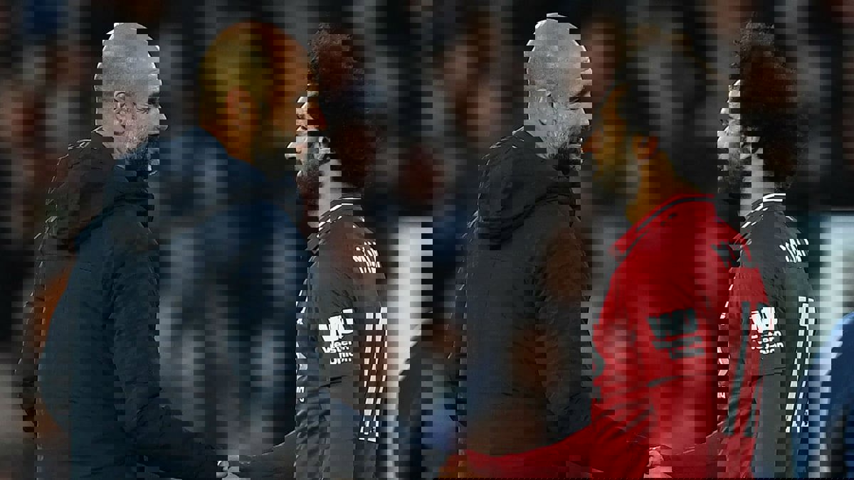 قارئ شفاه محترف يكشف ما دار في حوار محمد صلاح وغوارديولا  