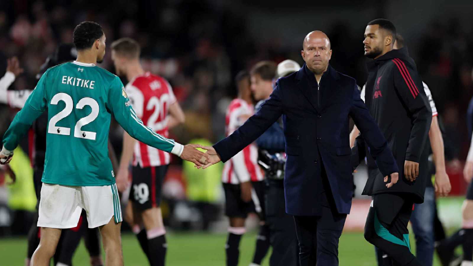 انهيار مرعب.. هل يجب طرد آرني سلوت من ليفربول؟