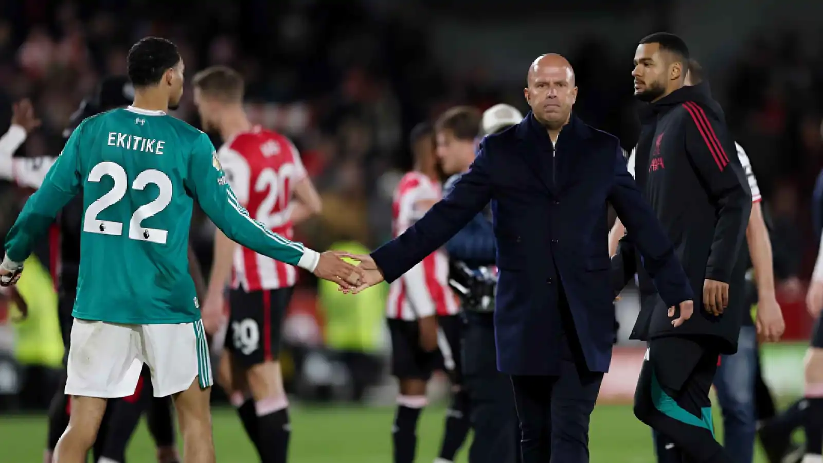 انهيار مرعب.. هل يجب طرد آرني سلوت من ليفربول؟