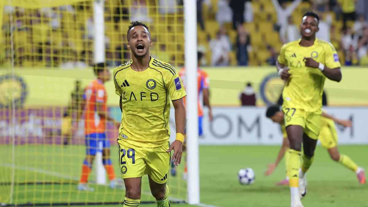 بعدما رفض التجديد.. هل وقّع نجم النصر السعودي لنادي الهلال؟ 