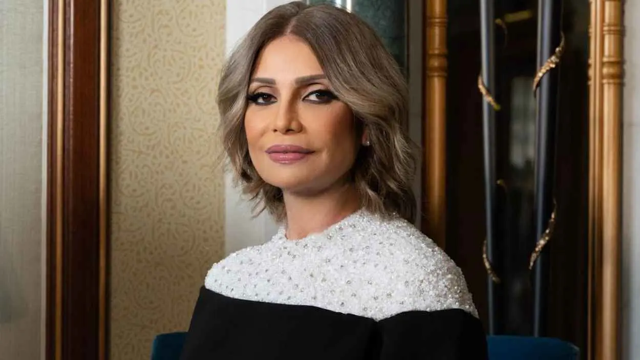 "التمثيل كان حلمي".. سوسن بدر تكشف سر ابتعادها عن عروض الأزياء (فيديو)