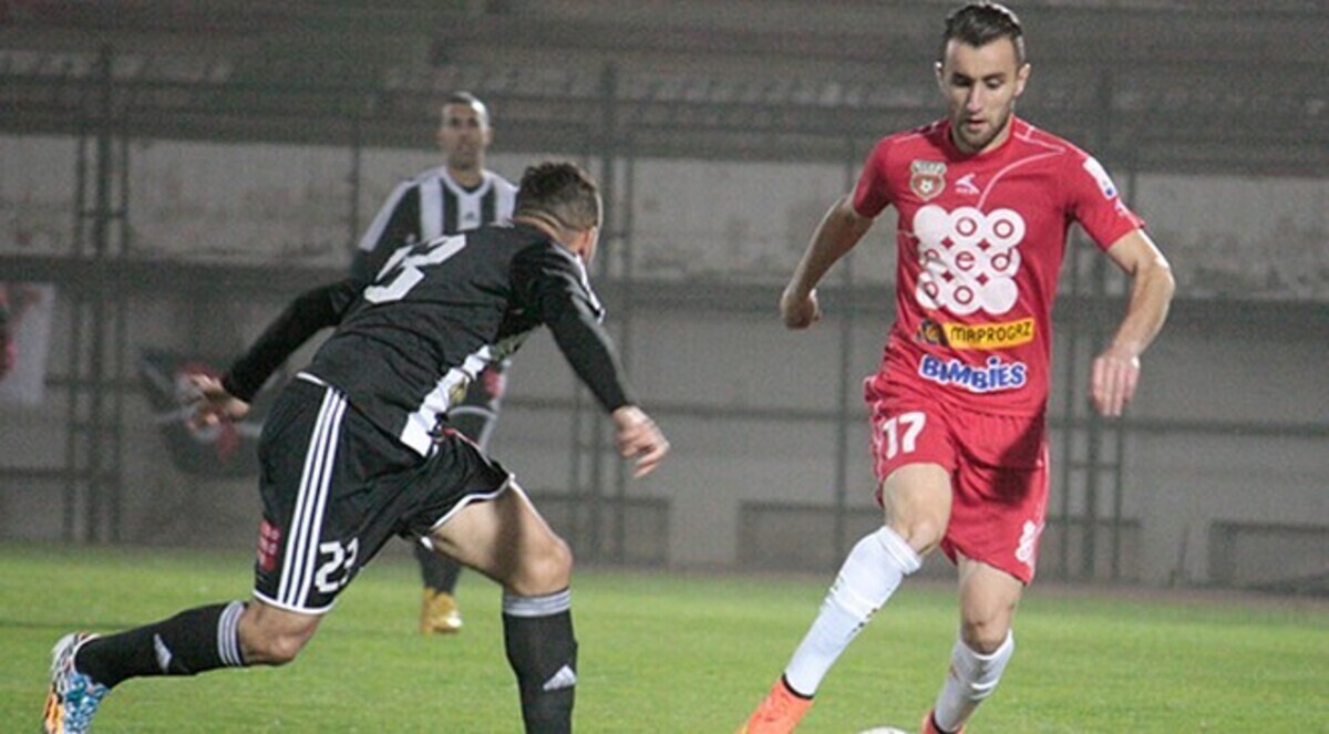 10 جزائريين يلهبون سوق الانتقالات الصيفية