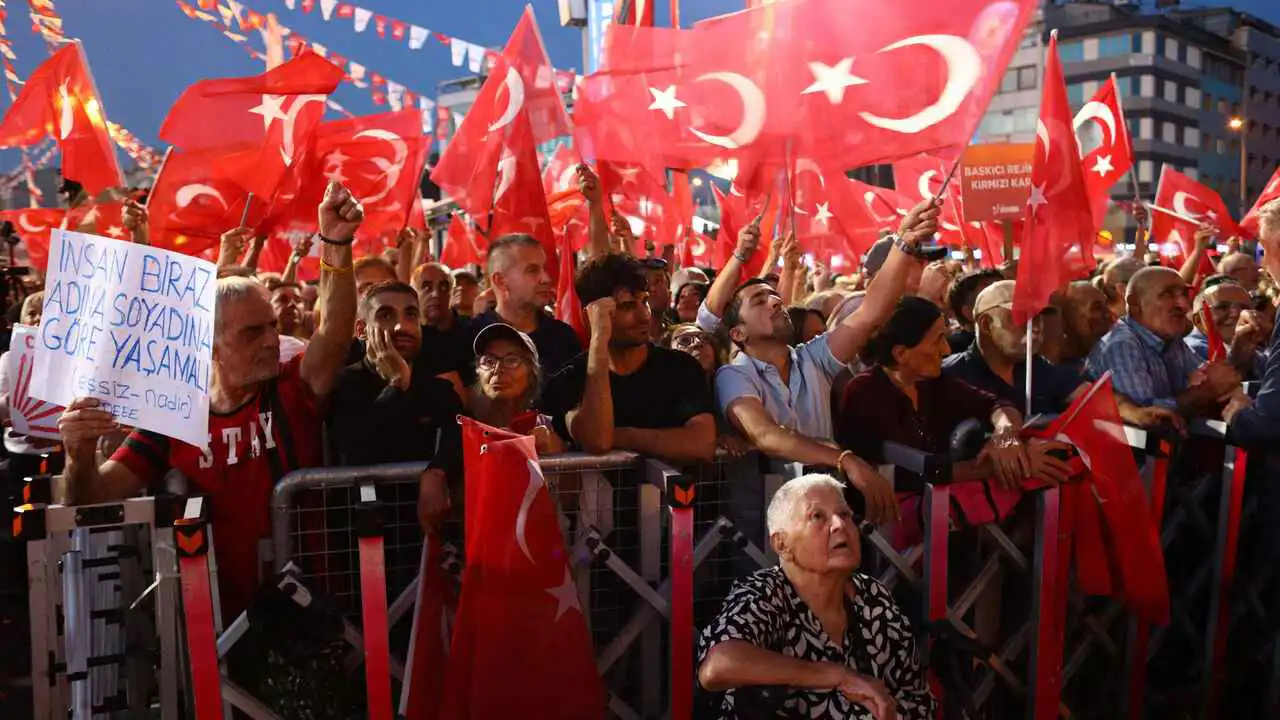 تركيا.. قرار قضائي قد يغير وجهة معركة المعارضة مع الحزب الحاكم