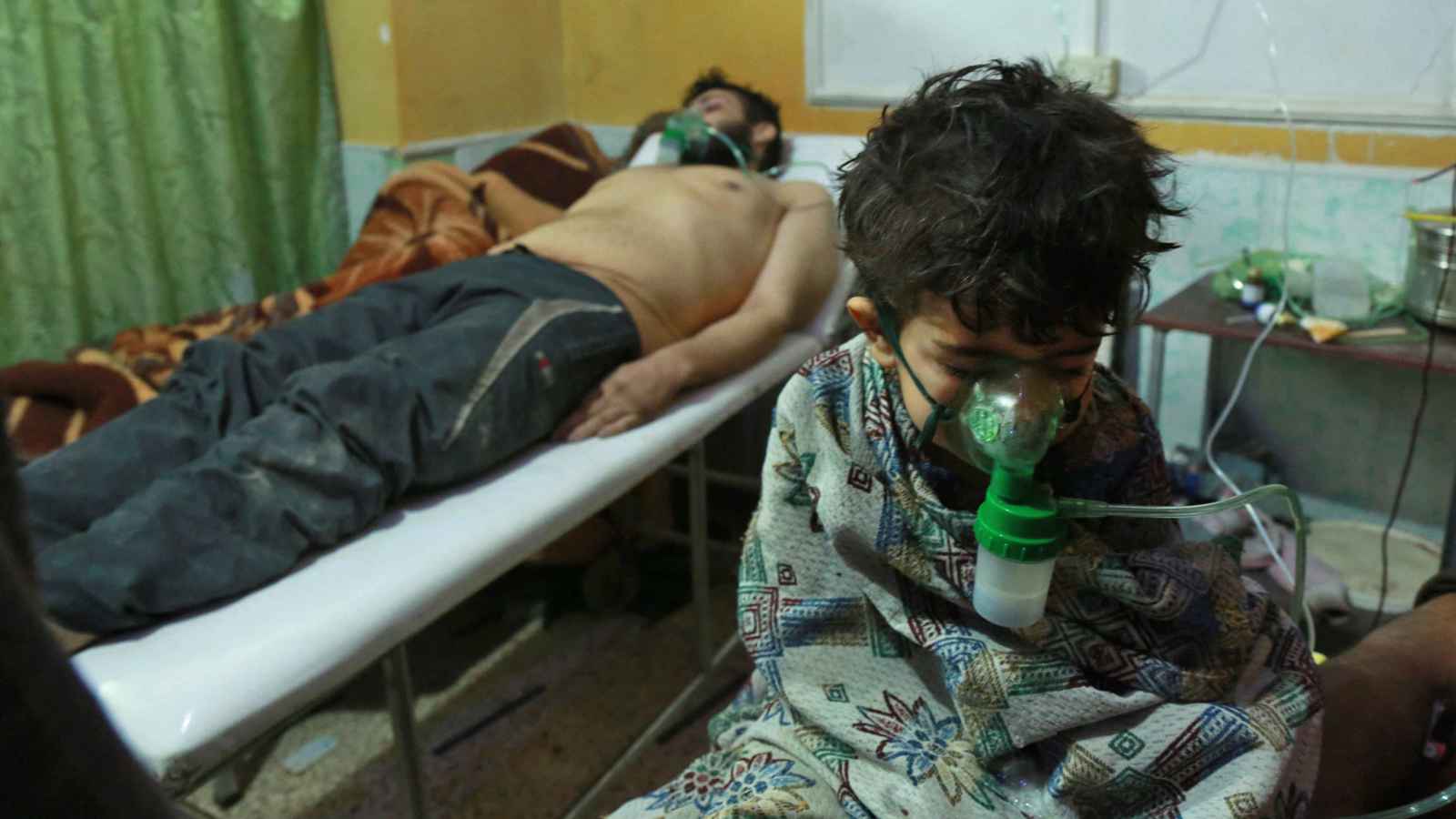 اختناق ورغوة وموت صامت.. ناجون يروون رعب "كيماوي الغوطة"