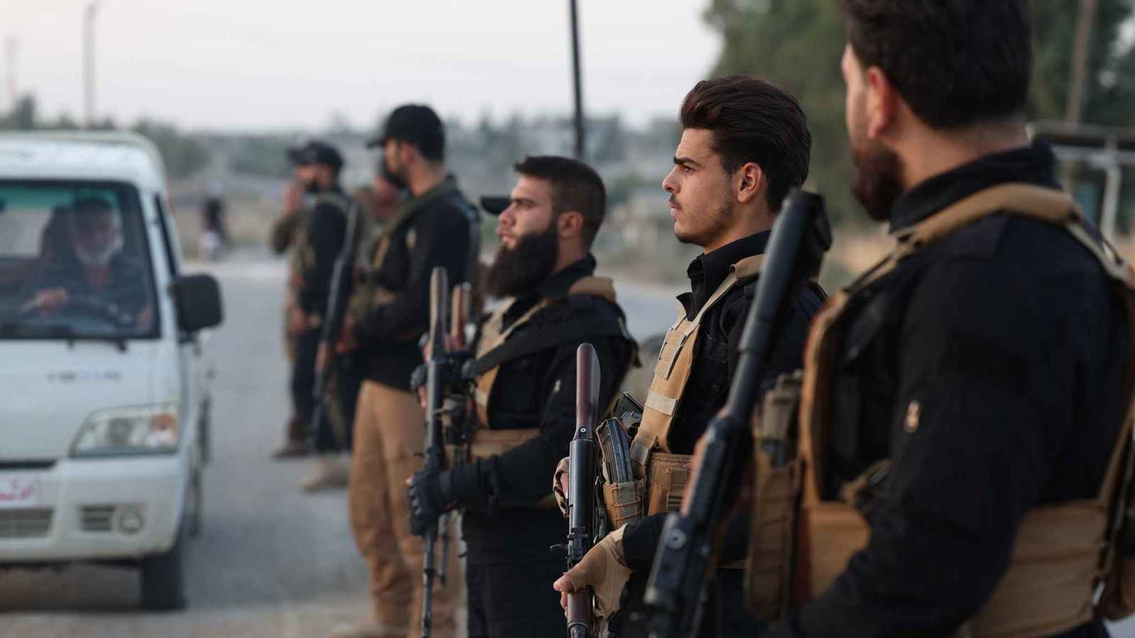 استنفار أمني في ريف حماة بعد خطف وتعذيب عنصر من الجيش السوري (صور)