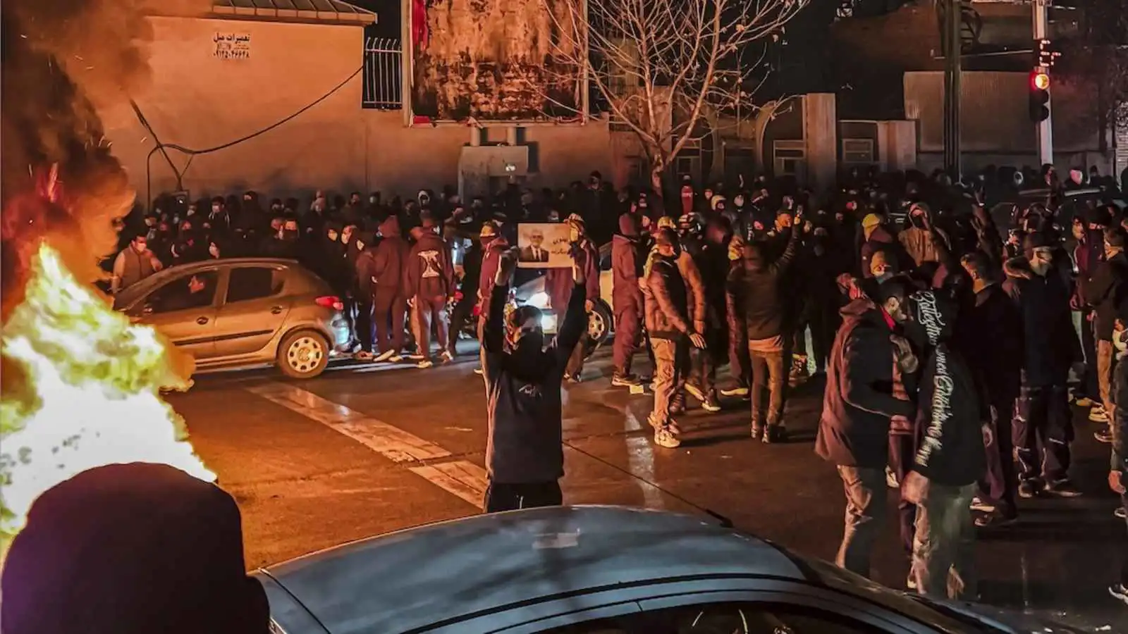 نيوزيلندا تعلن إغلاق سفارتها في إيران وإجلاء دبلوماسييها