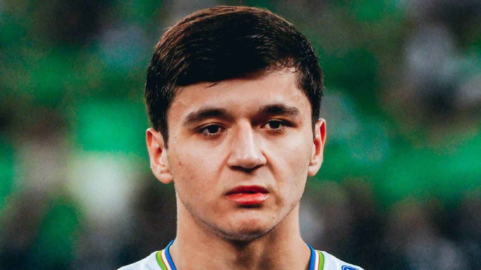 "خوسانوف" يصدم مشجعا لريال مدريد في أوزبكستان (فيديو)