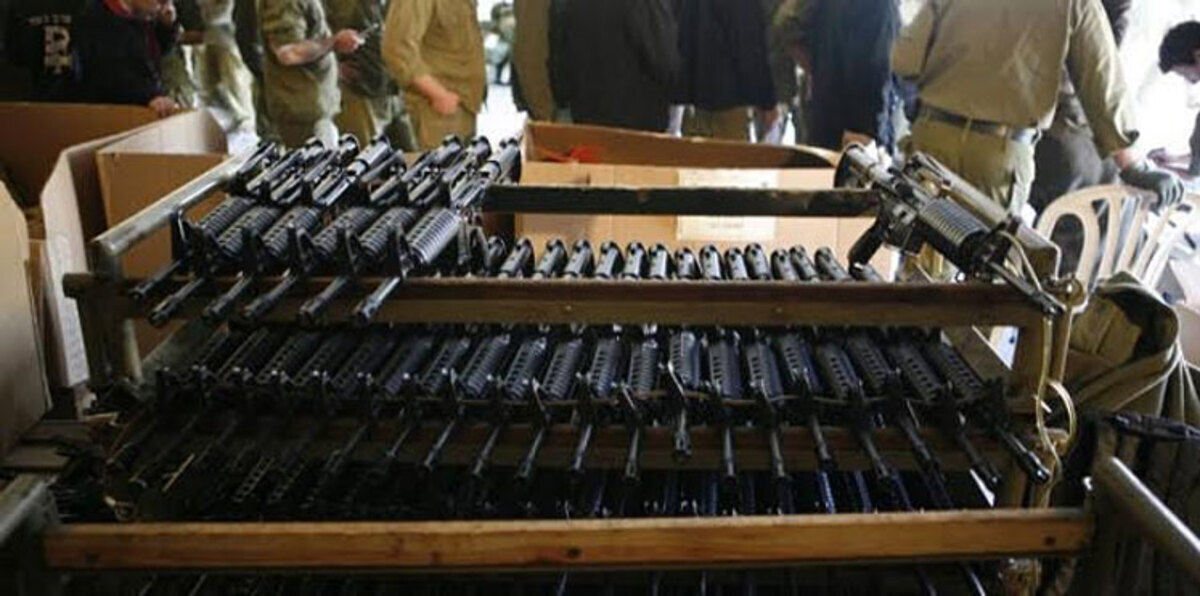 مراقبون: إسرائيل عاجزة عن التصدي لسرقة أسلحة الجيش