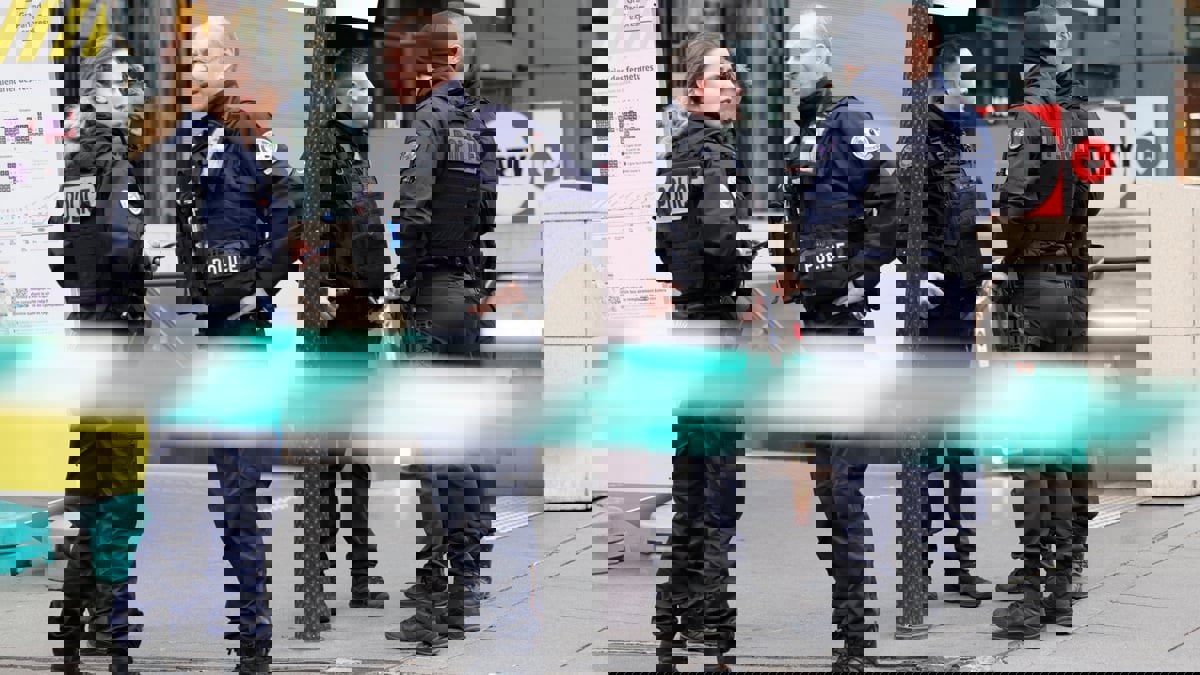 فتح تحقيق في "الجريمة".. طعن يهودية في فرنسا