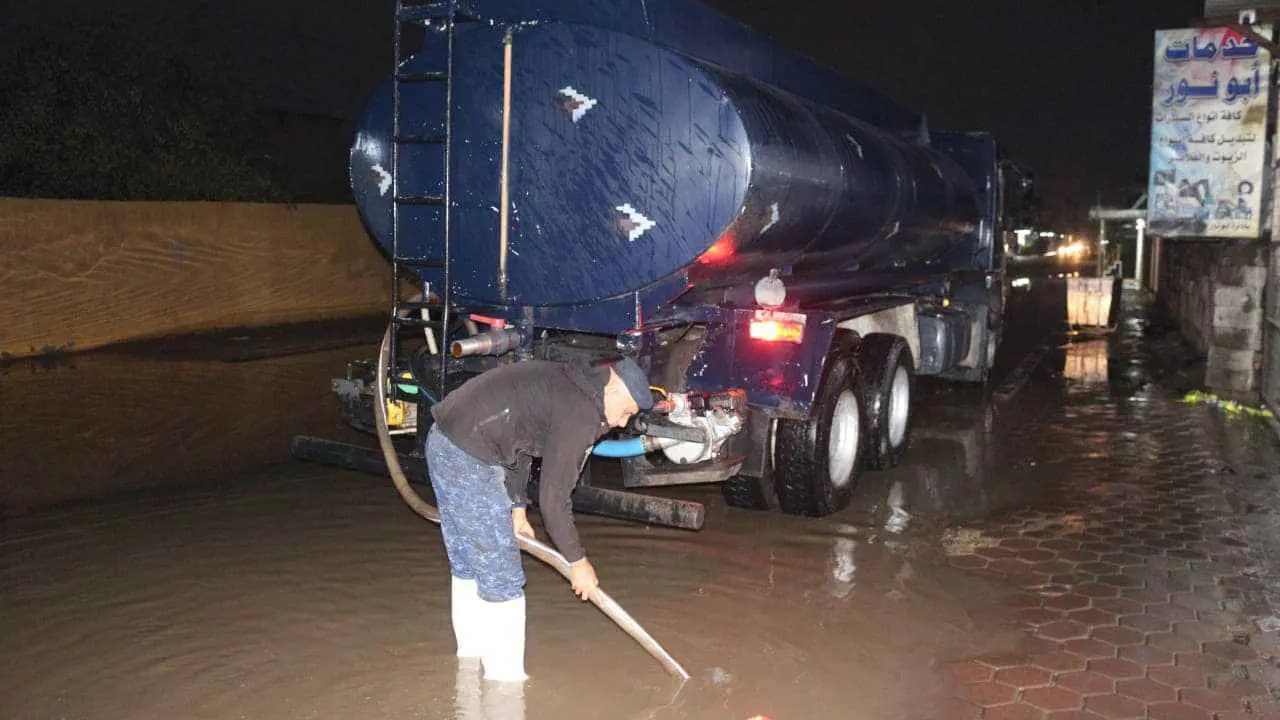 أمطار غزيرة تغرق شوارع بغداد ومحافظات عراقية (فيديو)