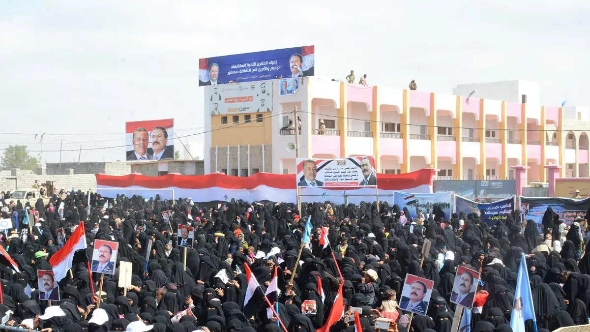 يمنيون يحيون ذكرى مقتل الرئيس علي عبدالله صالح في الحديدة (صور)