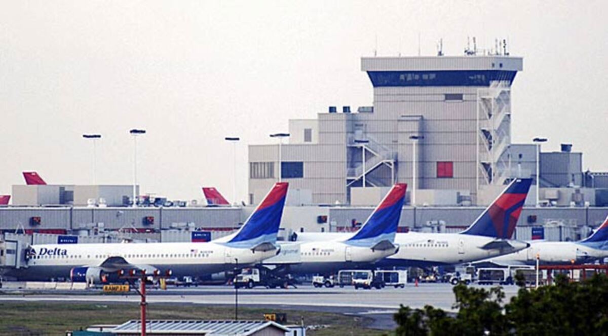 هبوط طائرتين أمريكيتين في أتلانتا بعد تهديدات بوجود قنابل