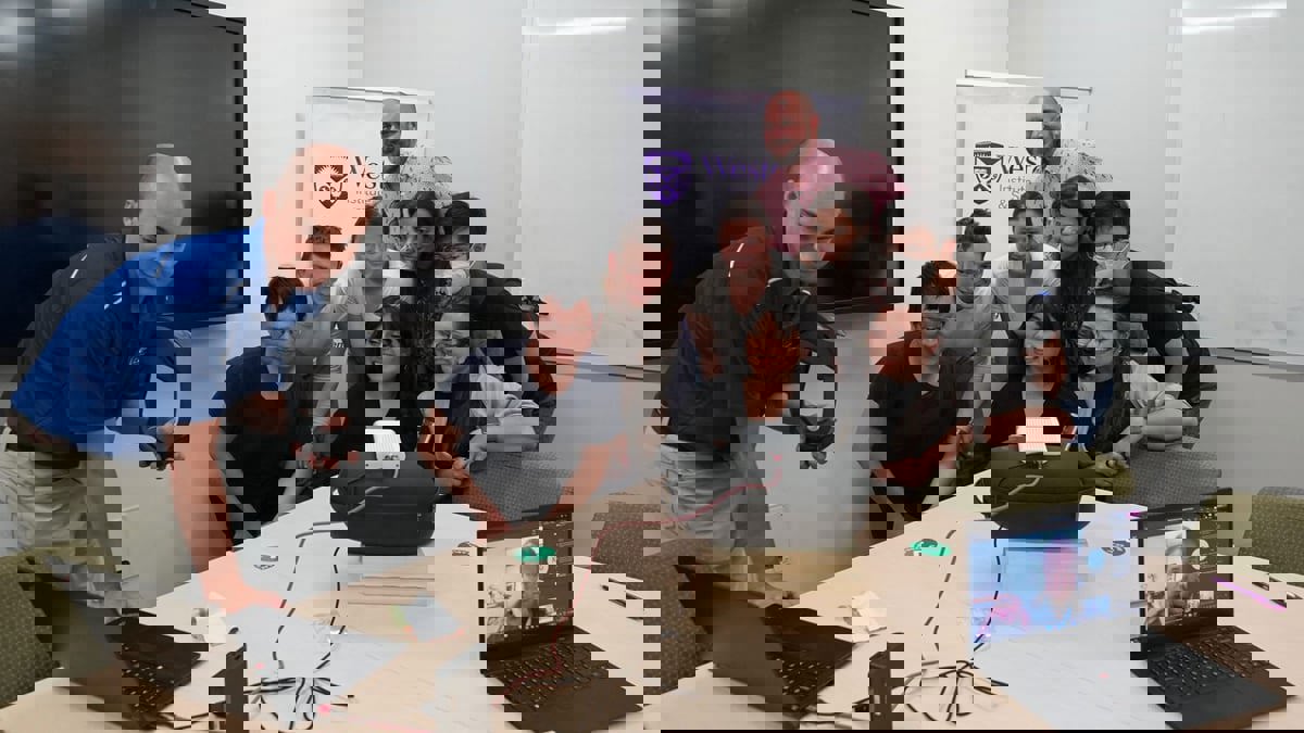 باحثون يجرون أول اتصال هولوغرافي عابر للحدود