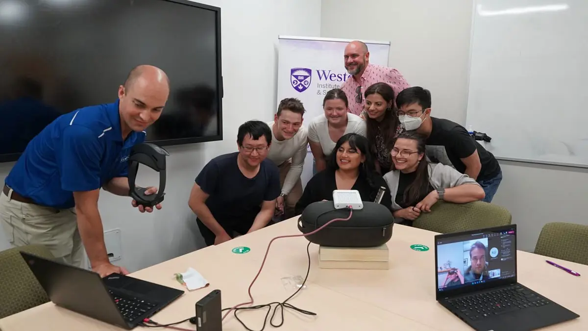 باحثون يجرون أول اتصال هولوغرافي عابر للحدود