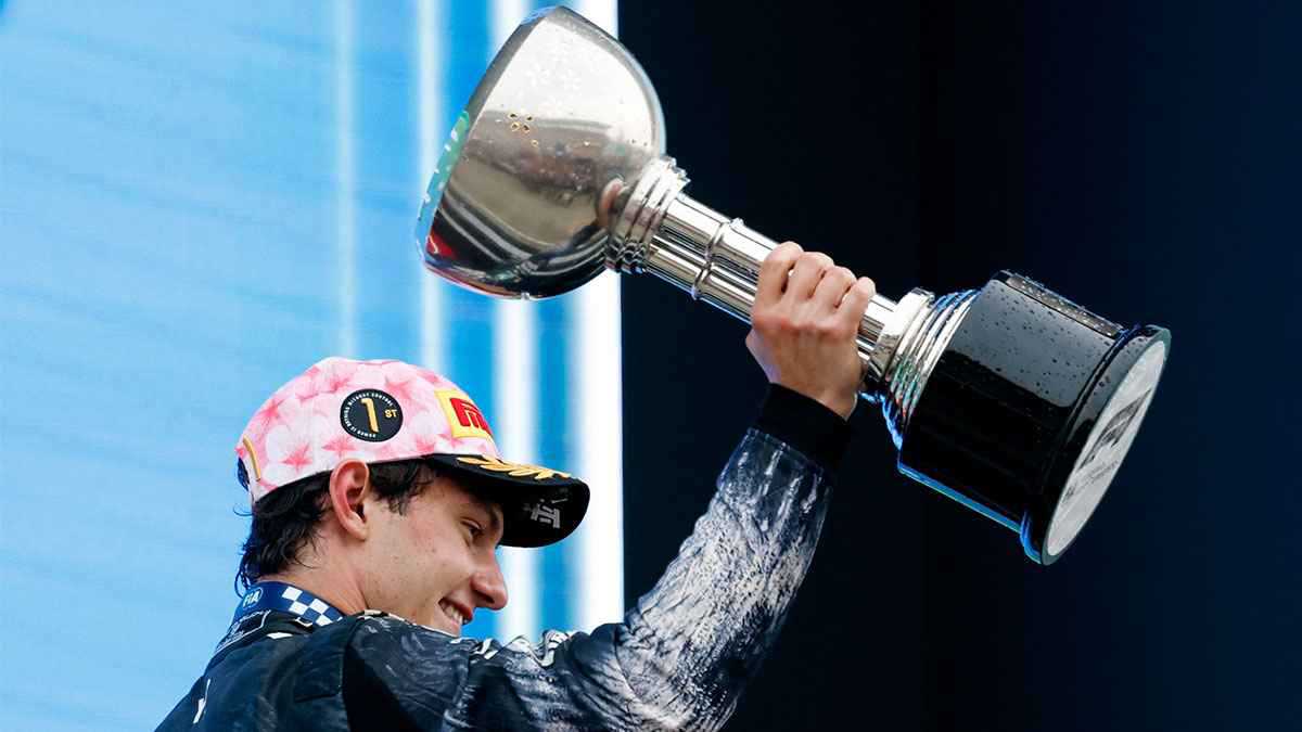 كيمي أنتونيلي سائق مرسيدس يفوز بسباق جائزة اليابان الكبرى لـ"فورمولا 1" 