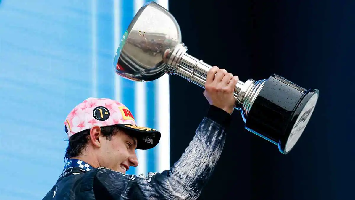 كيمي أنتونيلي سائق مرسيدس يفوز بسباق جائزة اليابان الكبرى لـ"فورمولا 1"