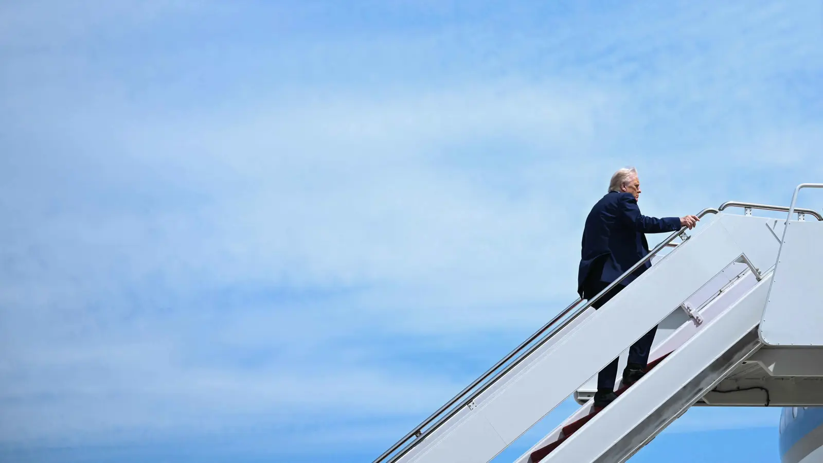 ترامب يغادر واشنطن في جولة إلى دول خليجية