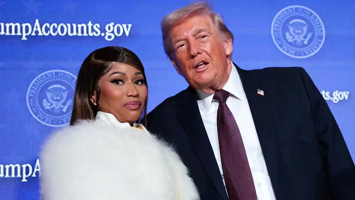 ترامب يُخطط لإطالة أظافره لمنافسة نيكي ميناج (فيديو)